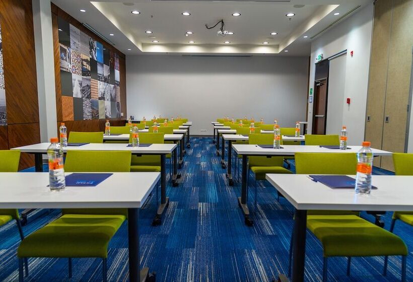 هتل Holiday Inn Express & Suites   Ensenada Centro, An Ihg