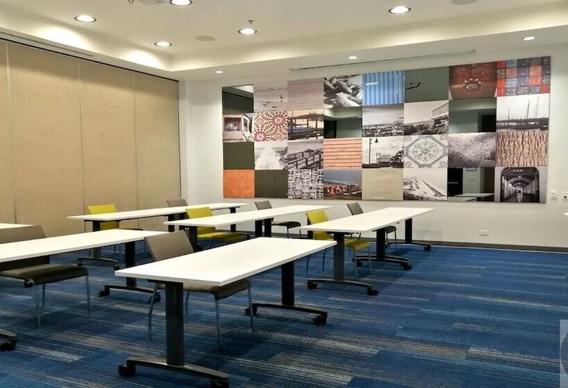 هتل Holiday Inn Express & Suites   Ensenada Centro, An Ihg