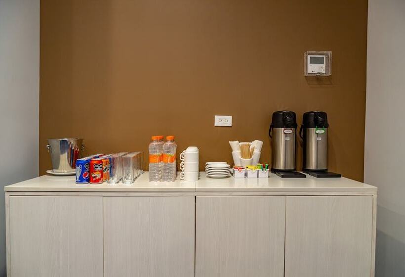 هتل Holiday Inn Express & Suites   Ensenada Centro, An Ihg