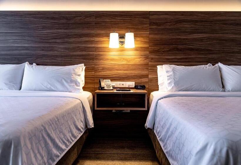 هتل Holiday Inn Express & Suites   Ensenada Centro, An Ihg