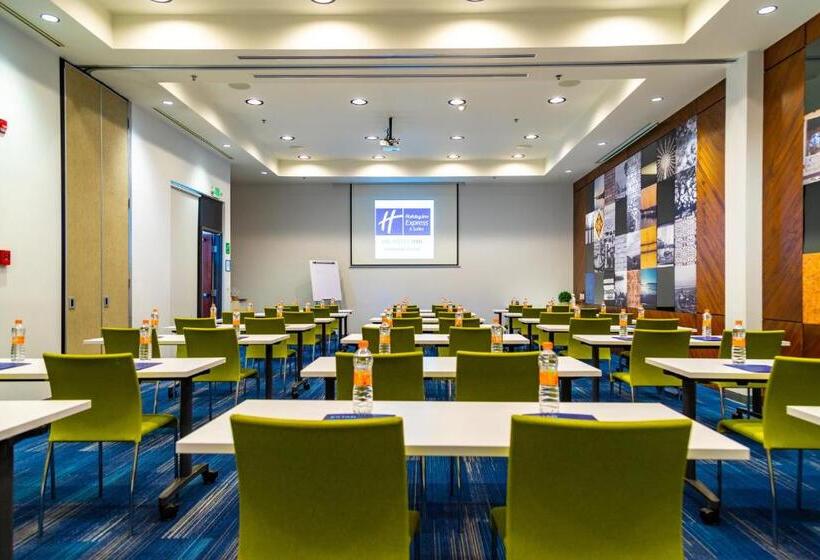 هتل Holiday Inn Express & Suites   Ensenada Centro, An Ihg