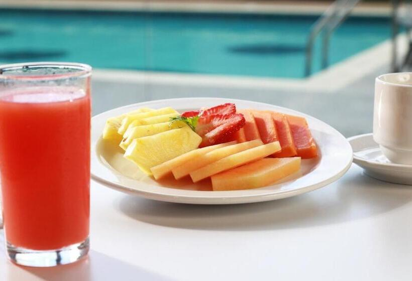 هتل Holiday Inn Express & Suites   Ensenada Centro, An Ihg