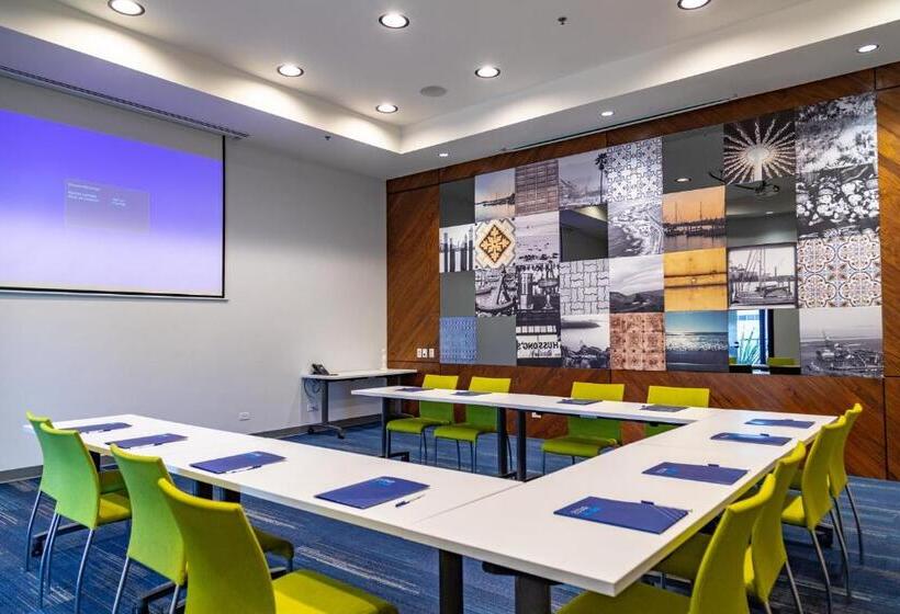 هتل Holiday Inn Express & Suites   Ensenada Centro, An Ihg