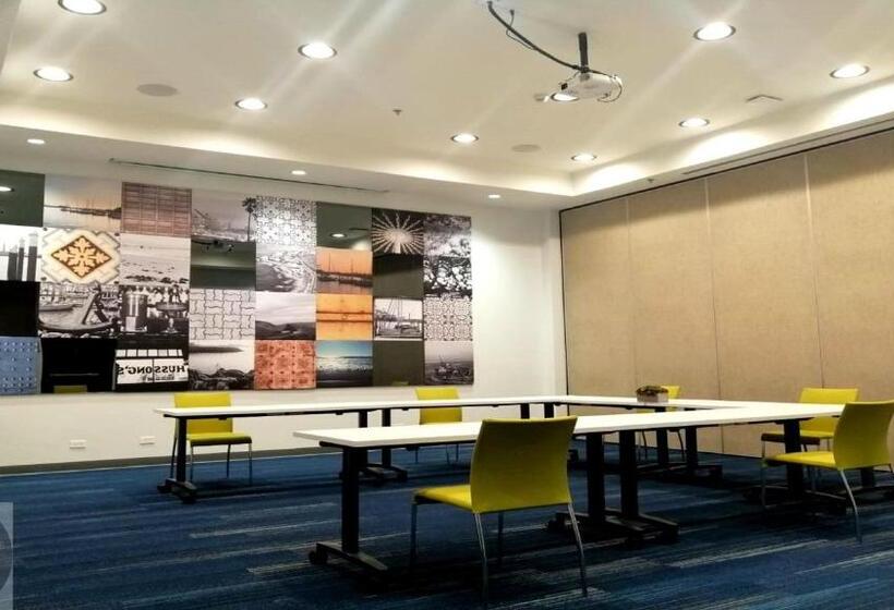 هتل Holiday Inn Express & Suites   Ensenada Centro, An Ihg