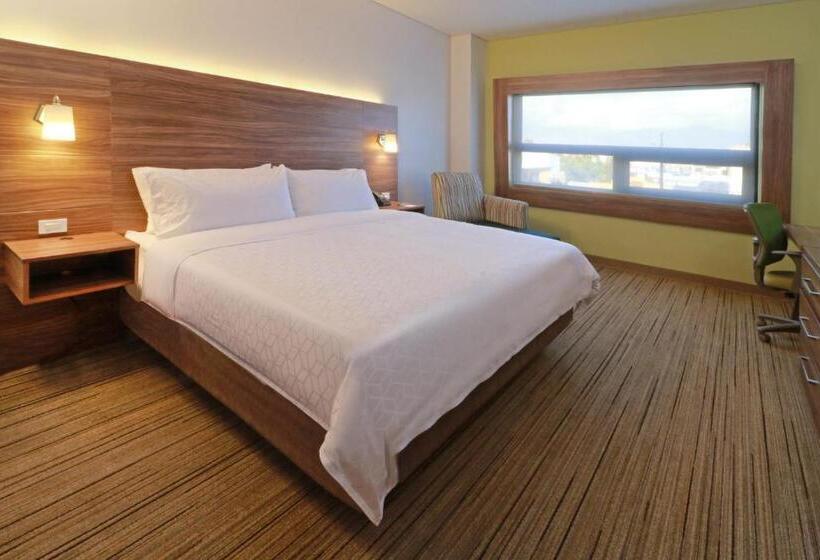 هتل Holiday Inn Express & Suites   Ensenada Centro, An Ihg