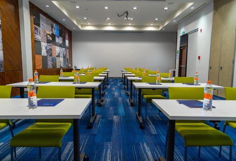 هتل Holiday Inn Express & Suites   Ensenada Centro, An Ihg