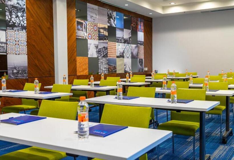 هتل Holiday Inn Express & Suites   Ensenada Centro, An Ihg