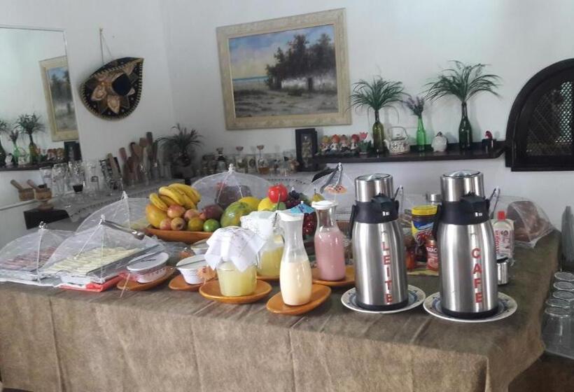 هتل Pousada Na Praia Ubatuba