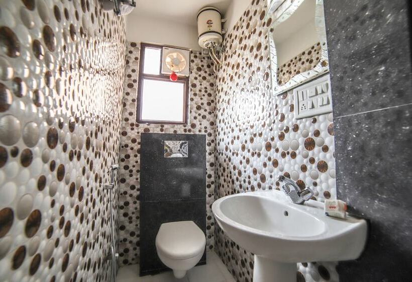 پانسیون Aditya's Velvet Heritage By Oyo Rooms