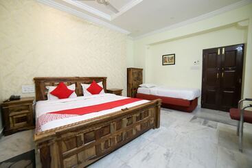 پانسیون Aditya's Velvet Heritage By Oyo Rooms
