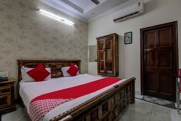 پانسیون Aditya's Velvet Heritage By Oyo Rooms