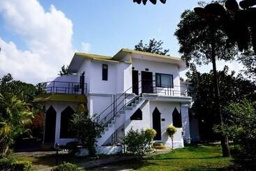 استراحتگاه Sunita Corbett Retreat By Opensky