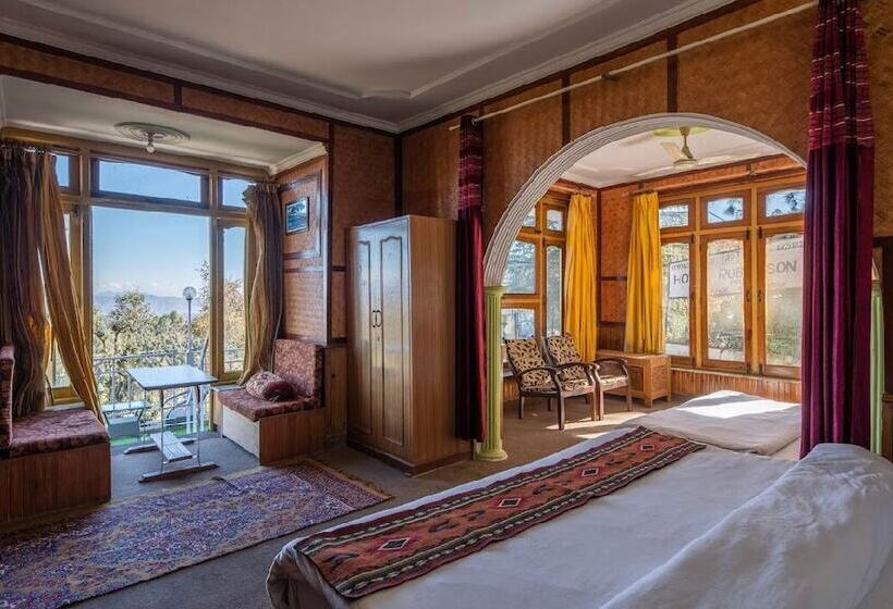 هتل Robinsson Palace
