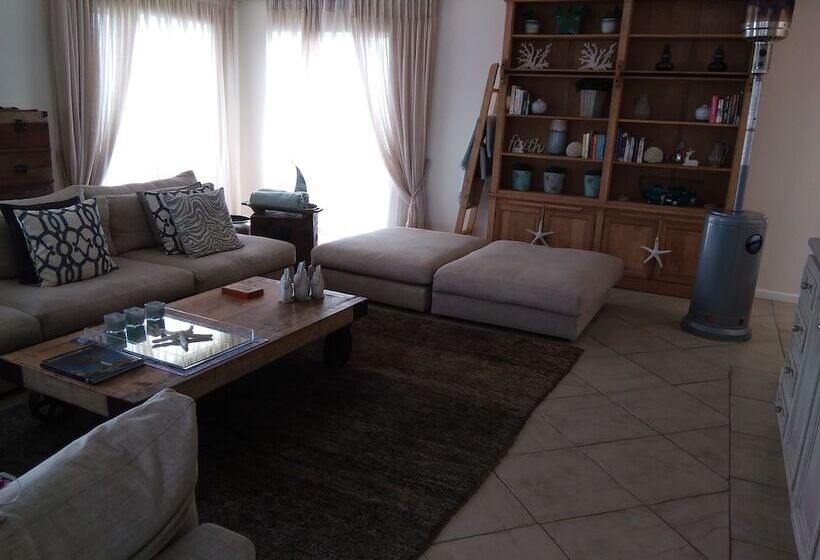 ペンション 115 On Beachy Head Drive Guest House