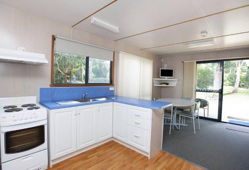 Seven Mile Beach Cabin And Caravan Park