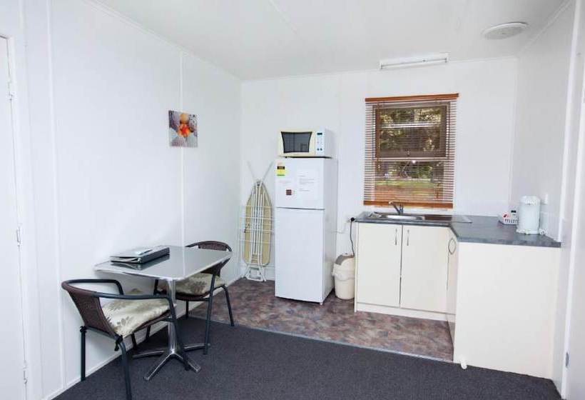 Seven Mile Beach Cabin And Caravan Park