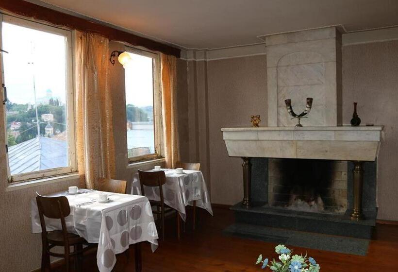 تختخواب و صبحانه Guest House Old Kutaisi