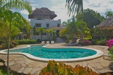 مسافرخانه Cestlavie Resort And Spa