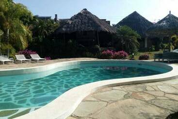 مسافرخانه Cestlavie Resort And Spa
