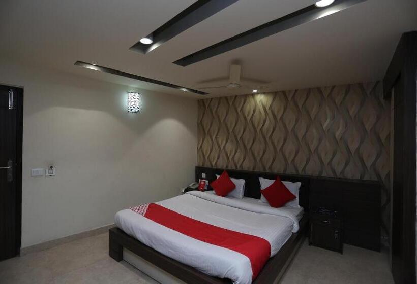 هتل Crown Plaza By Oyo Rooms