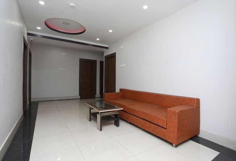 호텔 Tr Palace By Oyo Rooms
