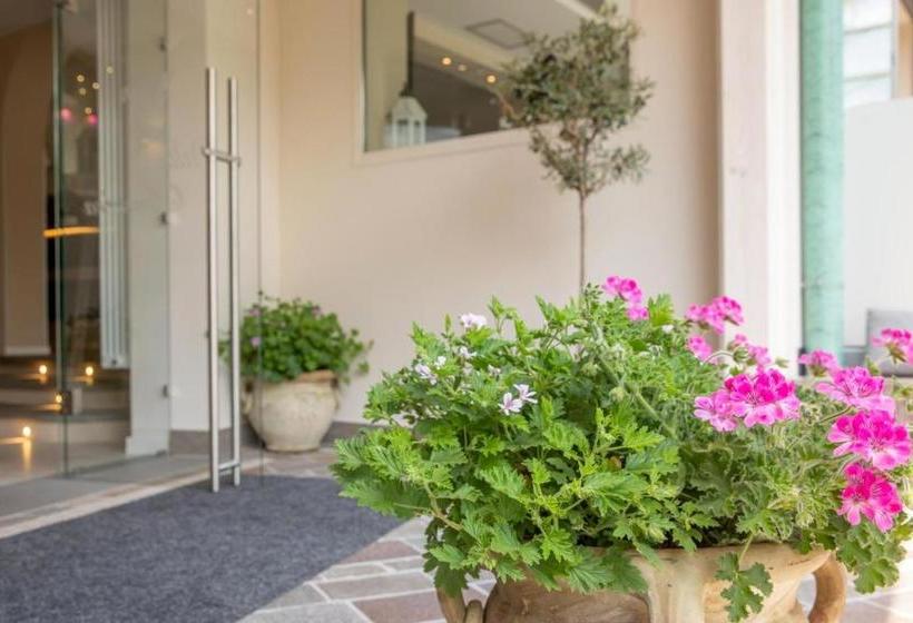 هتل La Gardenia & Villa Oleandra