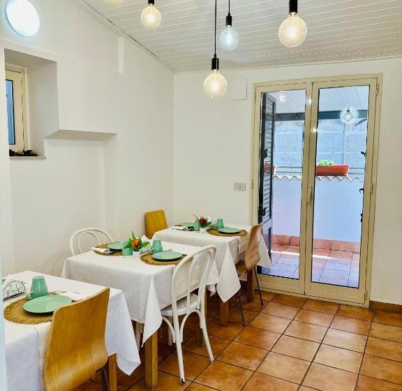 تختخواب و صبحانه Casa Lilla