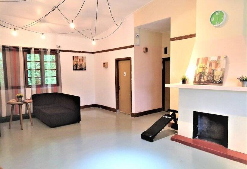 Garden Guest House   Hostel