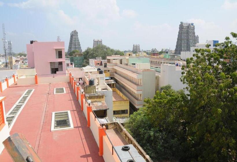 هتل Radhakrishna By Oyo Rooms