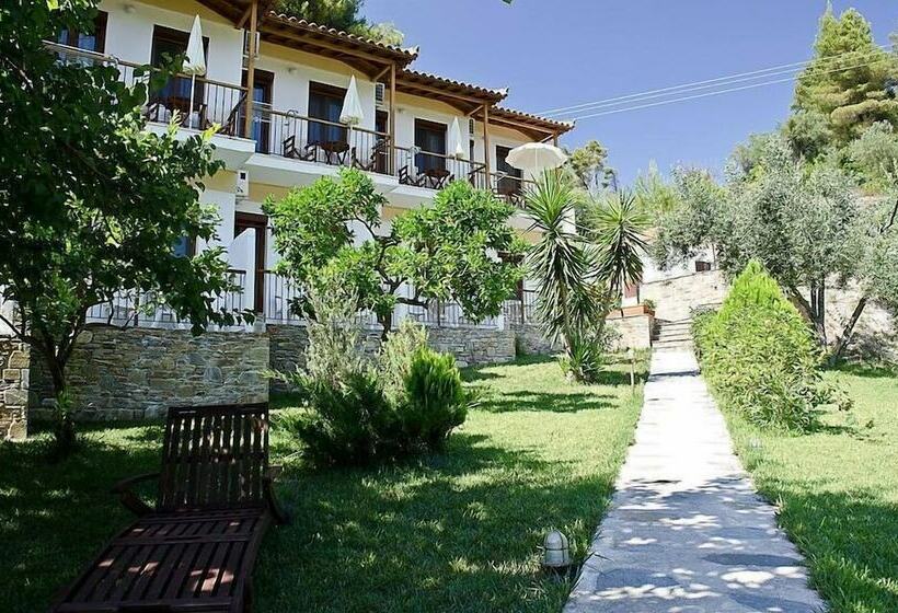 پانسیون The Pine Trees