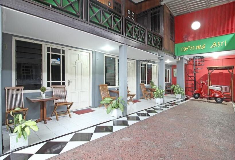 پانسیون Reddoorz Near Terminal Condong Catur