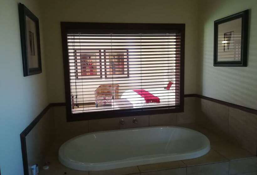 צימר The Moon And Sixpence Garden Guest House