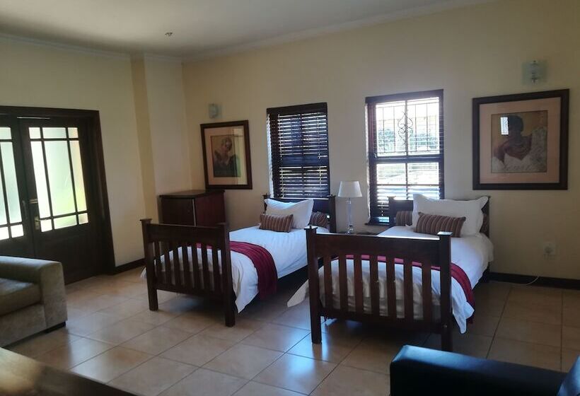 צימר The Moon And Sixpence Garden Guest House