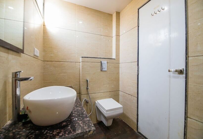 فندق Metro By Oyo Rooms