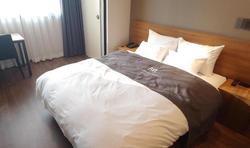 فندق Westernbay Marina