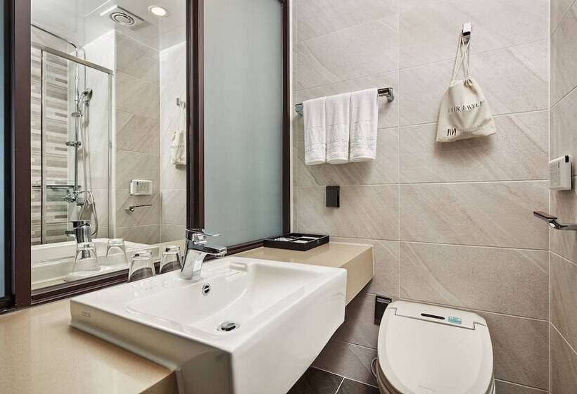 فندق Westernbay Marina