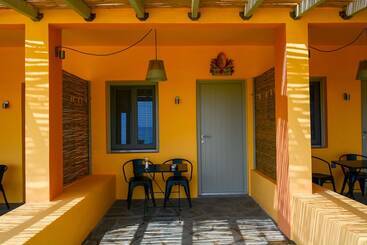Rooster Guesthouse Rooms
