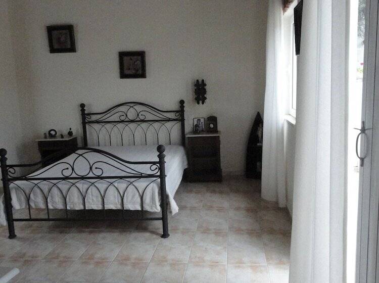 Villa Arokaria