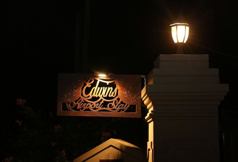 تختخواب و صبحانه Edwin S Airport Garden