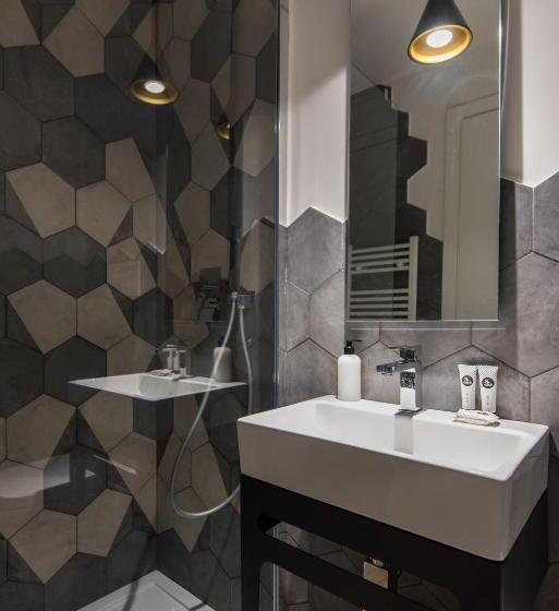 Five Boutique Rooms