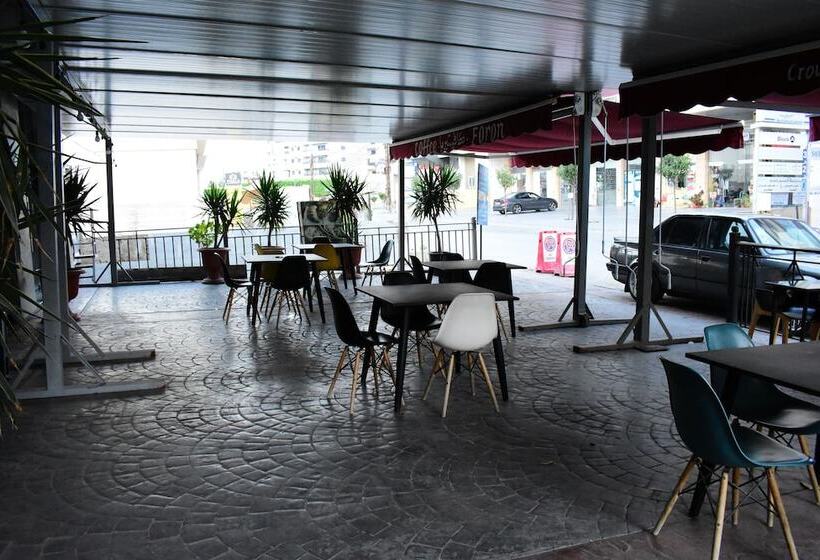 Crown Royal Hotel Tyr