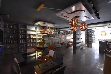 Crown Royal Hotel Tyr