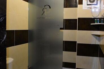 Crown Royal Hotel Tyr