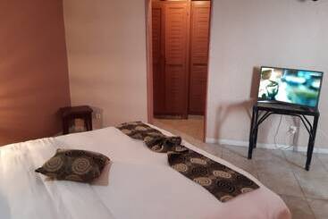 هتل Hôtel Les Polygones