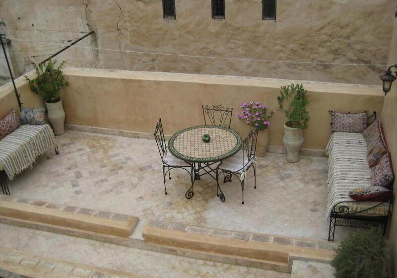 پانسیون Dar Houdou