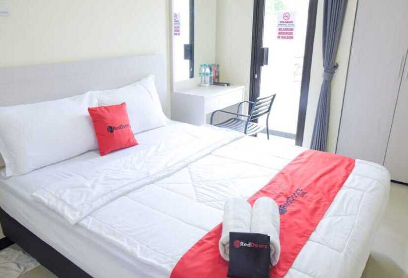 پانسیون Reddoorz @ Genteng Surabaya