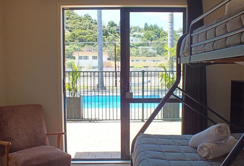 Bay Adventurer   Hostel