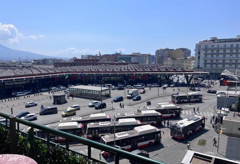 تختخواب و صبحانه International Garibaldi