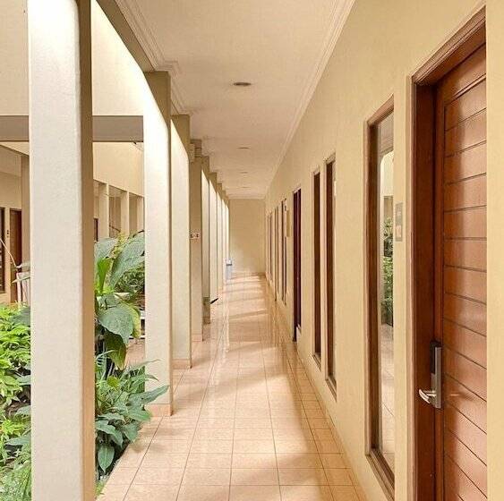 تختخواب و صبحانه Votel Viure Hotel Jogjakarta