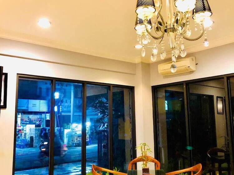 تختخواب و صبحانه Votel Viure Hotel Jogjakarta